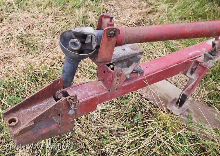 image for item EI3926 New Holland 320 small square baler