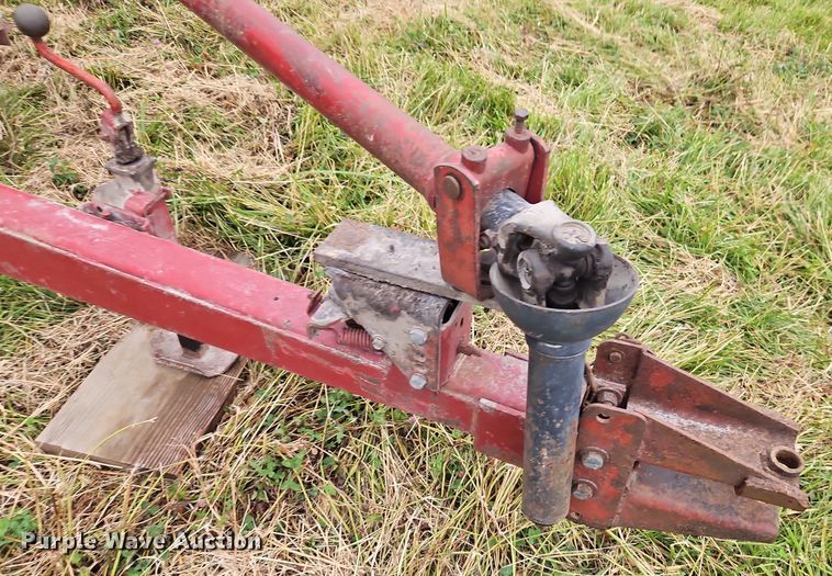 image for item EI3926 New Holland 320 small square baler