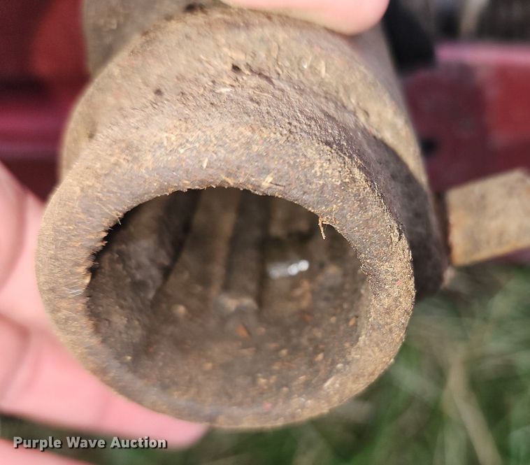 image for item EI3926 New Holland 320 small square baler