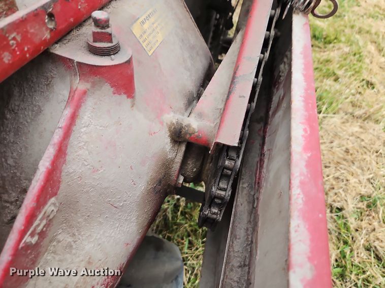 image for item EI3926 New Holland 320 small square baler