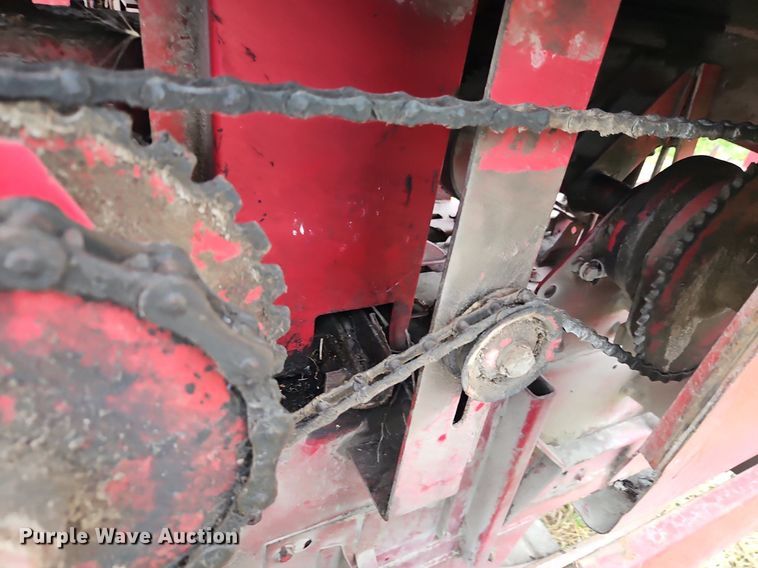 image for item EI3926 New Holland 320 small square baler