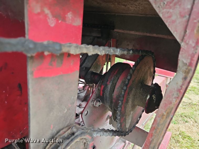 image for item EI3926 New Holland 320 small square baler