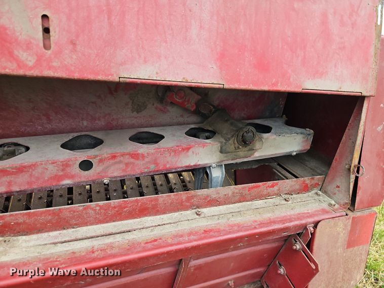 image for item EI3926 New Holland 320 small square baler