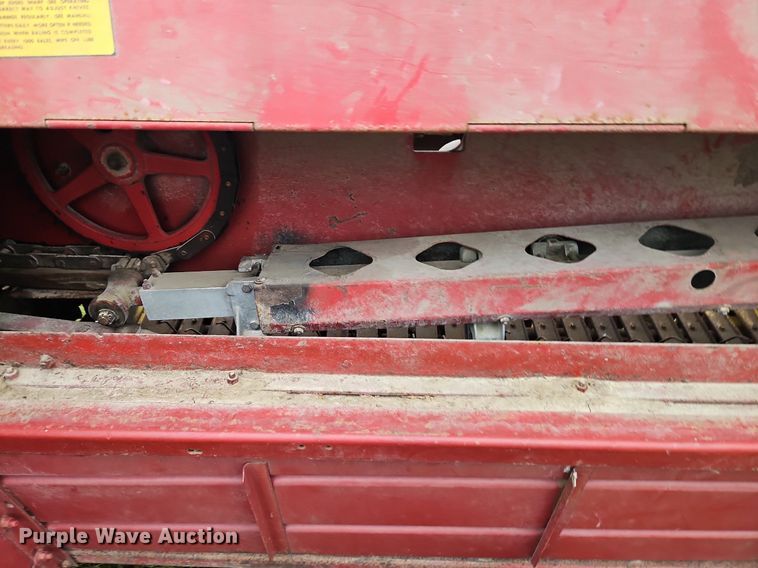 image for item EI3926 New Holland 320 small square baler