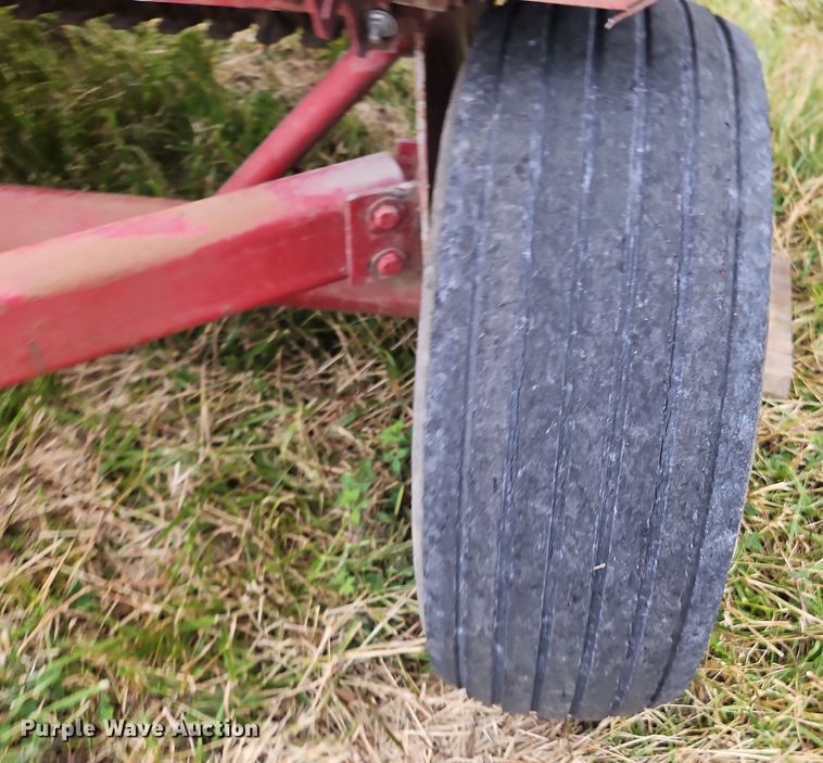 image for item EI3926 New Holland 320 small square baler