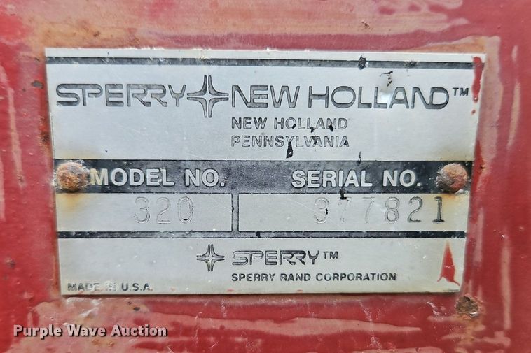 image for item EI3926 New Holland 320 small square baler