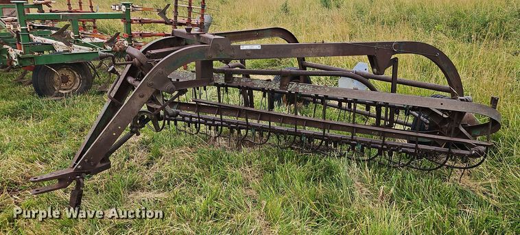 image for item EI3928 John Deere  851 hay rake