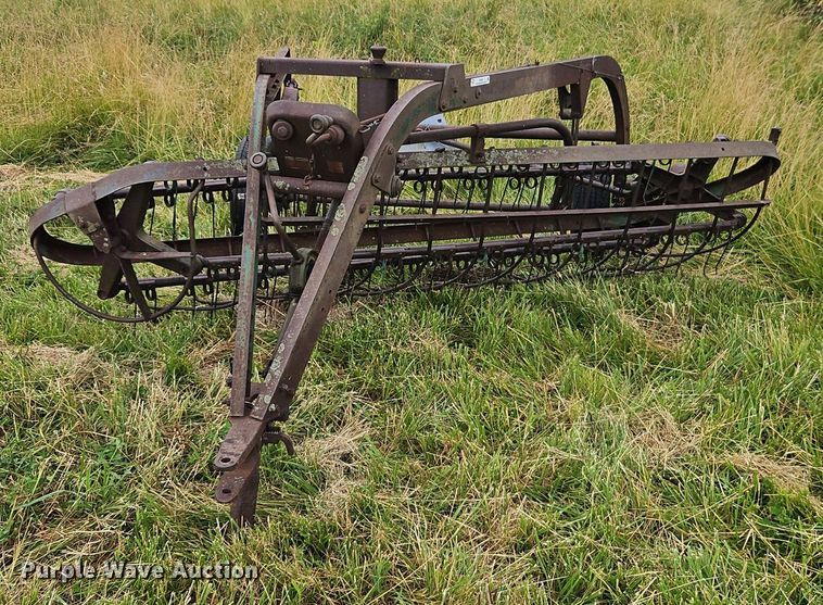 image for item EI3928 John Deere  851 hay rake