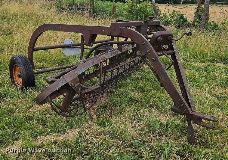 image for item EI3928 John Deere  851 hay rake