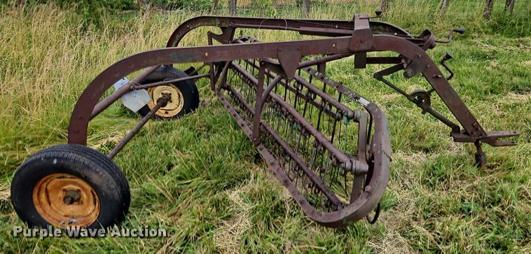 image for item EI3928 John Deere  851 hay rake