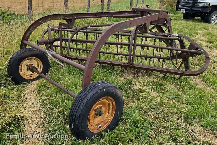 image for item EI3928 John Deere  851 hay rake