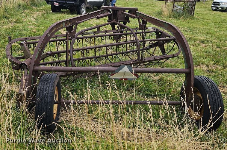 image for item EI3928 John Deere  851 hay rake