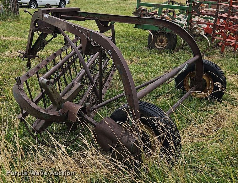 image for item EI3928 John Deere  851 hay rake