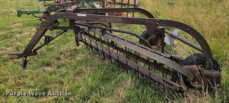 image for item EI3928 John Deere  851 hay rake