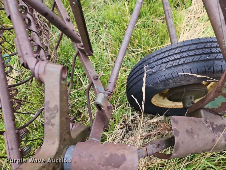 image for item EI3928 John Deere  851 hay rake