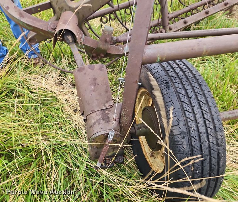 image for item EI3928 John Deere  851 hay rake