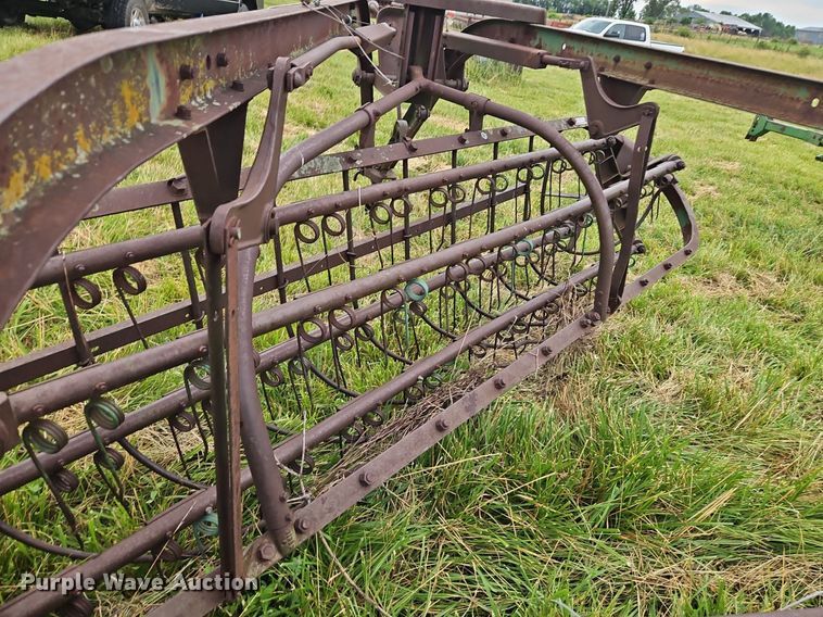 image for item EI3928 John Deere  851 hay rake