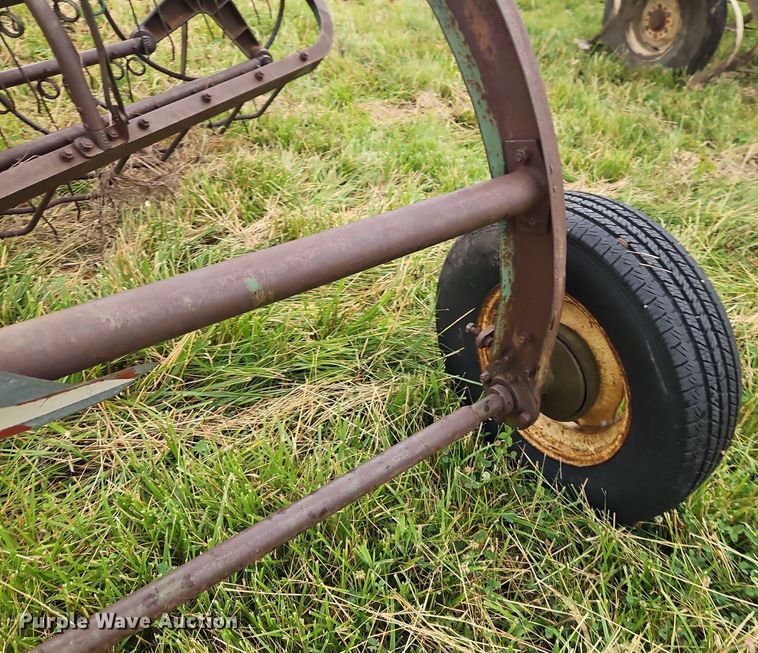 image for item EI3928 John Deere  851 hay rake