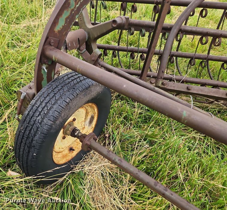 image for item EI3928 John Deere  851 hay rake
