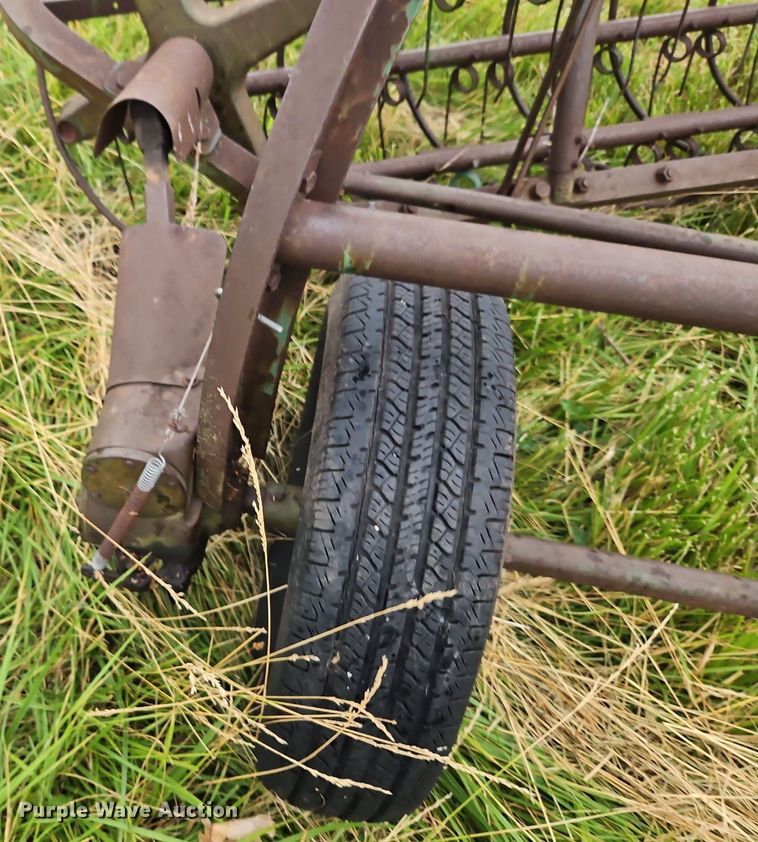 image for item EI3928 John Deere  851 hay rake