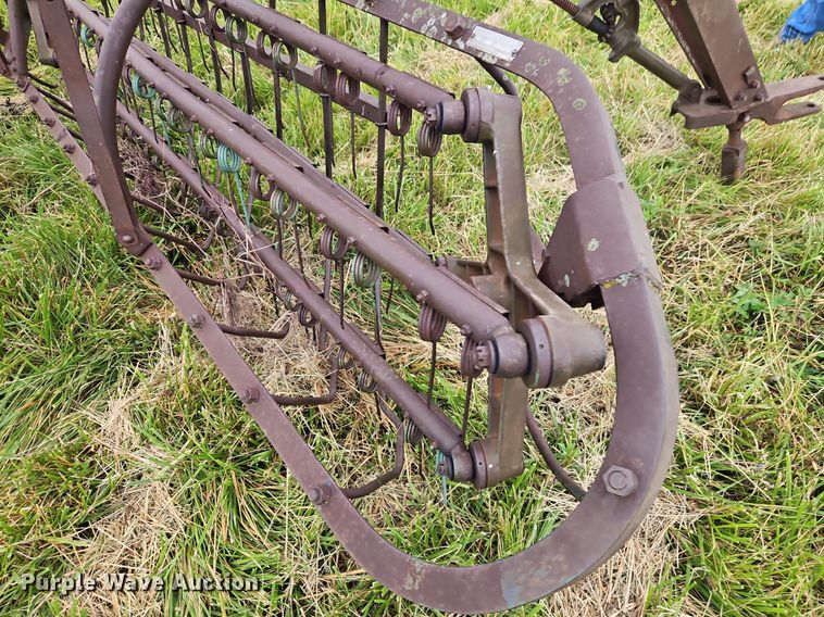 image for item EI3928 John Deere  851 hay rake