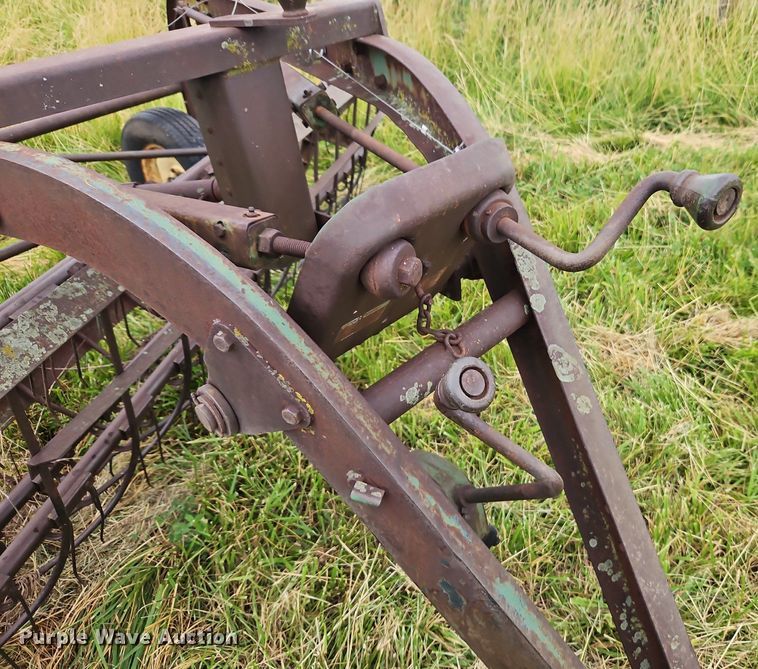 image for item EI3928 John Deere  851 hay rake