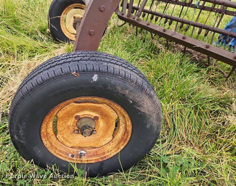 image for item EI3928 John Deere  851 hay rake