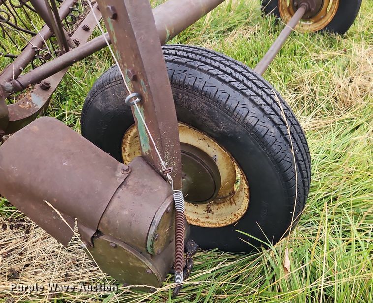 image for item EI3928 John Deere  851 hay rake