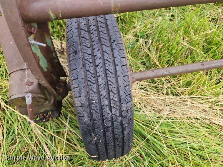 image for item EI3928 John Deere  851 hay rake