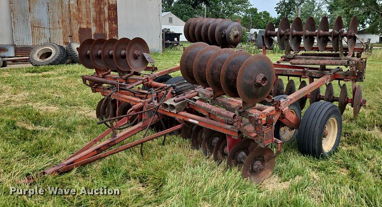 image for item EI3929 Massey Ferguson  MF 520 tandem disk