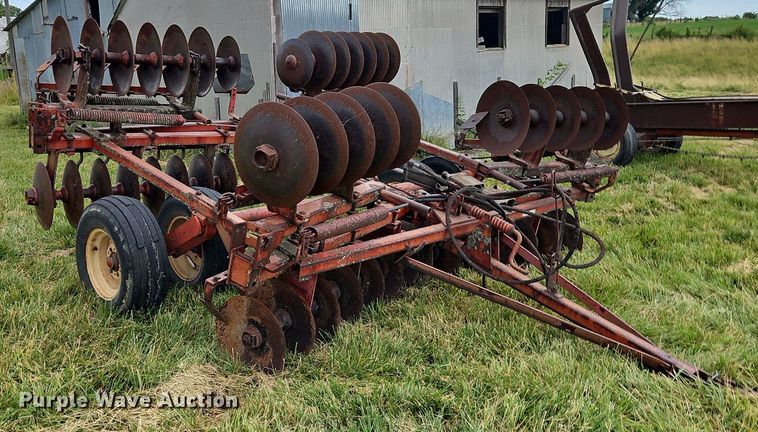 image for item EI3929 Massey Ferguson  MF 520 tandem disk