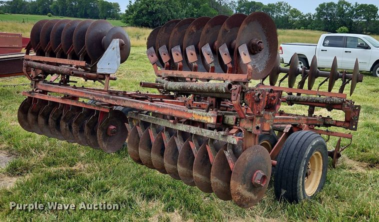 image for item EI3929 Massey Ferguson  MF 520 tandem disk