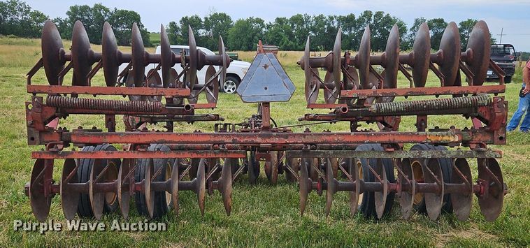image for item EI3929 Massey Ferguson  MF 520 tandem disk