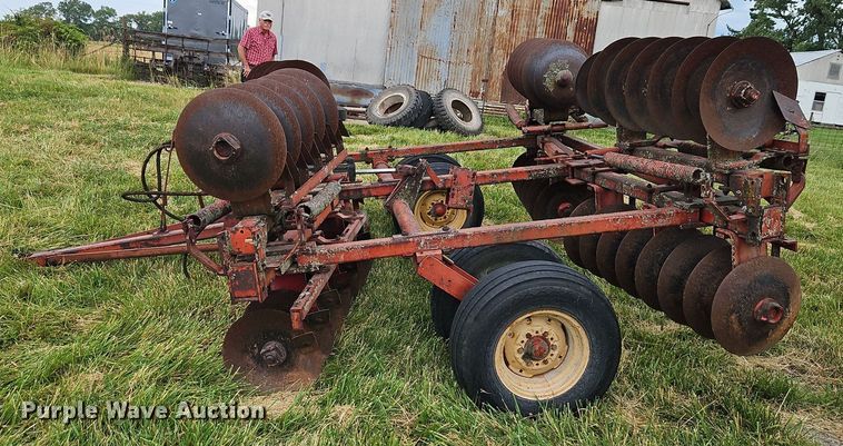 image for item EI3929 Massey Ferguson  MF 520 tandem disk
