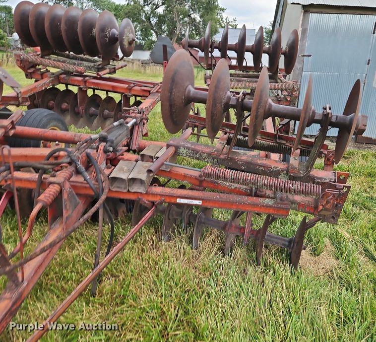 image for item EI3929 Massey Ferguson  MF 520 tandem disk