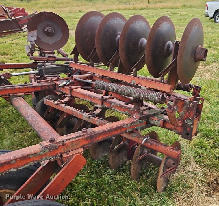 image for item EI3929 Massey Ferguson  MF 520 tandem disk