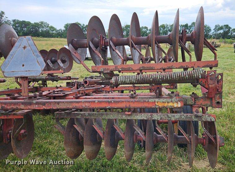 image for item EI3929 Massey Ferguson  MF 520 tandem disk