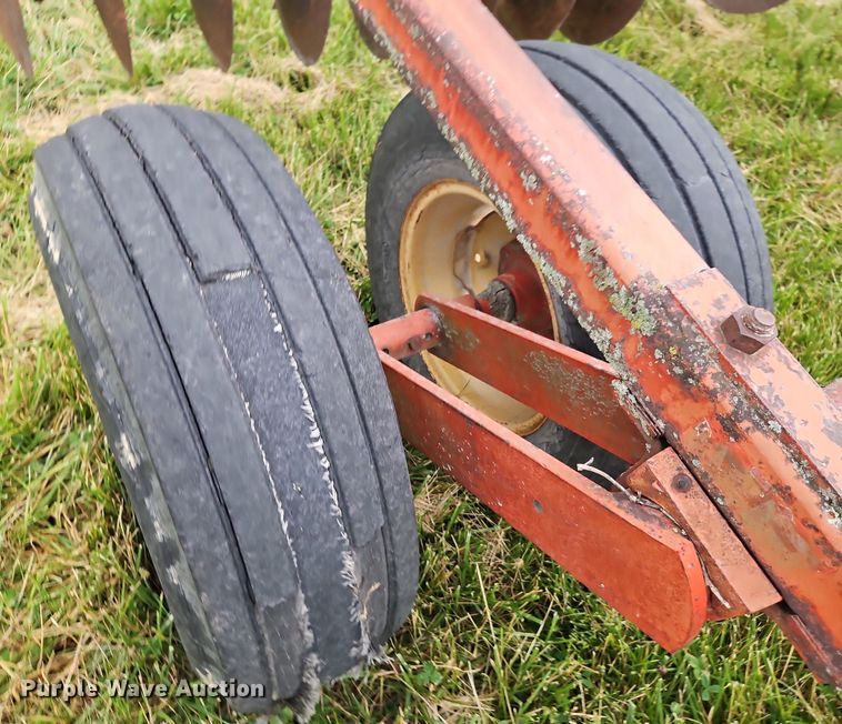 image for item EI3929 Massey Ferguson  MF 520 tandem disk