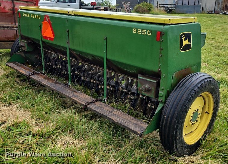 image for item EI3931 John Deere  8250 grain drill