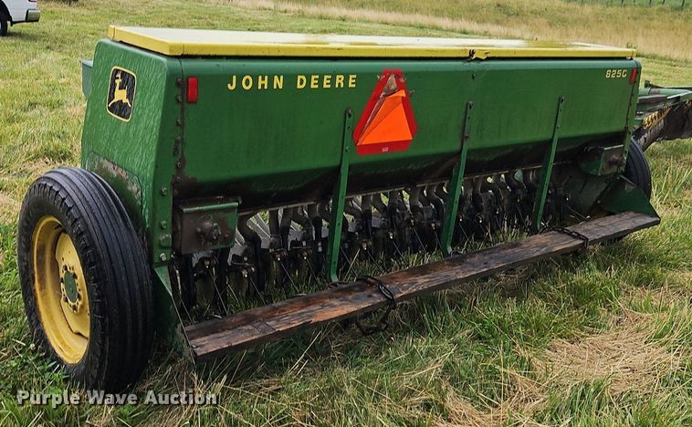 image for item EI3931 John Deere  8250 grain drill