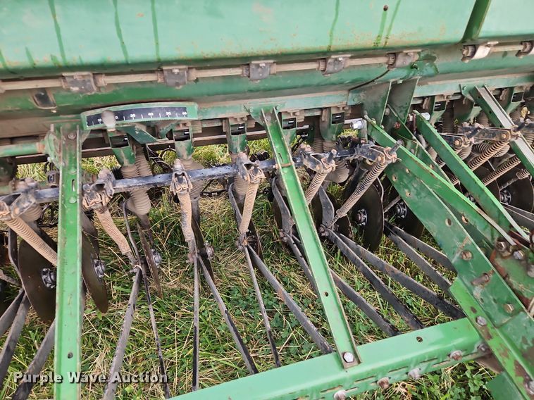 image for item EI3931 John Deere  8250 grain drill