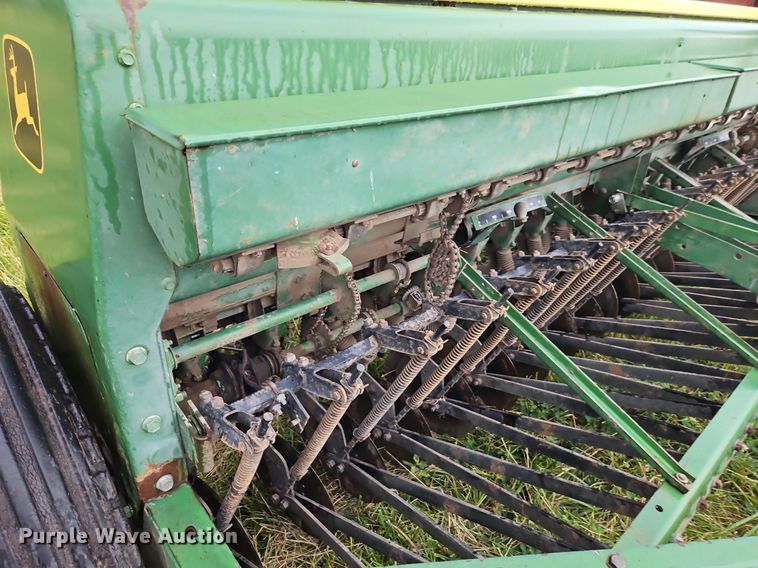 image for item EI3931 John Deere  8250 grain drill