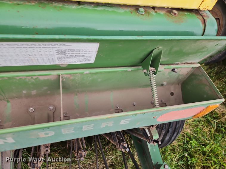image for item EI3931 John Deere  8250 grain drill