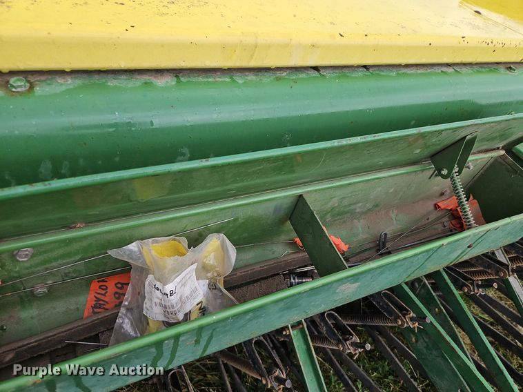 image for item EI3931 John Deere  8250 grain drill