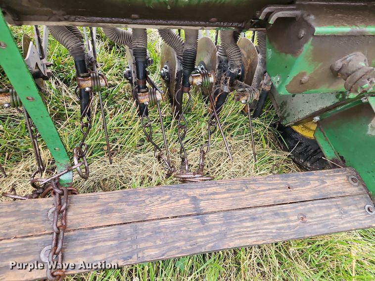 image for item EI3931 John Deere  8250 grain drill