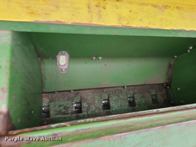 image for item EI3931 John Deere  8250 grain drill