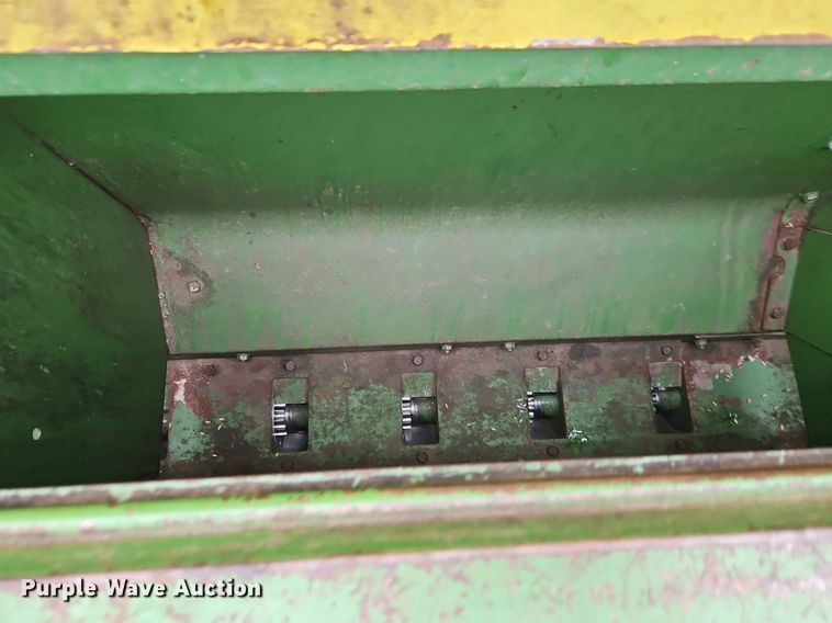 image for item EI3931 John Deere  8250 grain drill