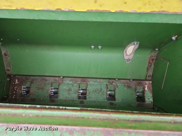 image for item EI3931 John Deere  8250 grain drill