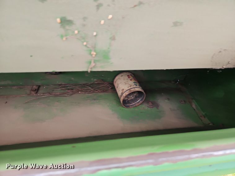 image for item EI3931 John Deere  8250 grain drill