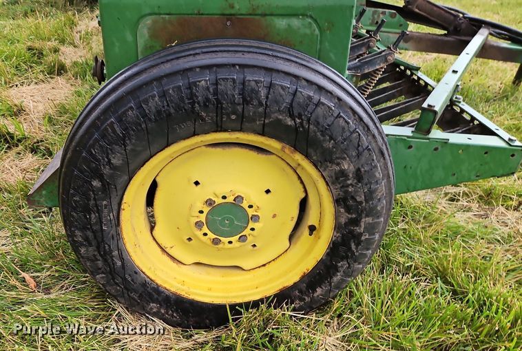 image for item EI3931 John Deere  8250 grain drill